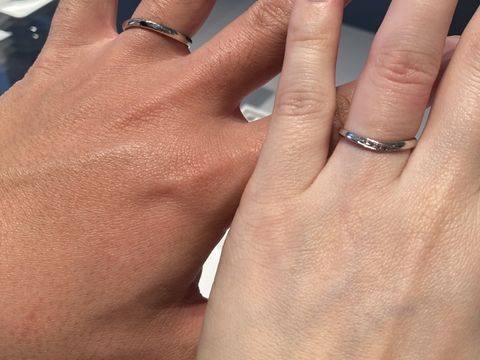 【銀座ダイヤモンドシライシの口コミ】 デザインについてはウェーブかVが良かったので予算に合うものをいくつかお…