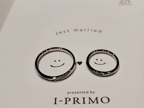【アイプリモ(I-PRIMO)の口コミ】 女性の指輪は結婚指輪と同じ5石なので、
重ね付けした際に、可愛く、ゴー…