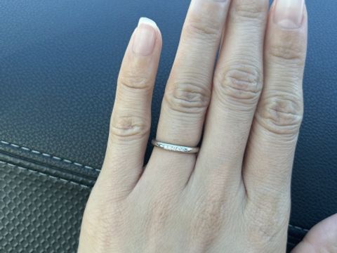 【銀座ダイヤモンドシライシの口コミ】 ダイヤモンドがついていて、キラキラ且つシンプルなデザインがずっと付け…