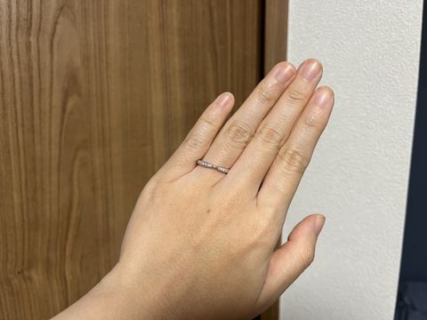 【銀座ダイヤモンドシライシの口コミ】 少し個性的な結婚指輪が欲しかったのでこちらの指輪にしました。
真ん中が…