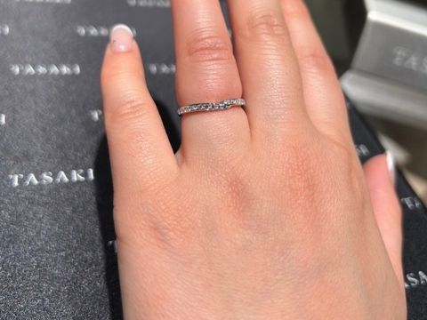 【TASAKI(タサキ)の口コミ】 ハーフエタニティで、少し動きのあるデザインを探していました。真ん中が…