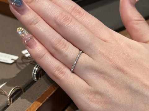 【エルメス(HERMES)の口コミ】 重ね付けしやすいエタニティリングを探していました。とても重ね付けしや…