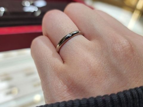 【カルティエ(Cartier)の口コミ】 丸みを帯びた形が可愛らしく、手に馴染みやすかった。
またプラチナのリン…