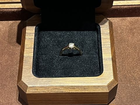 【TANZO.(鍛造指輪)の口コミ】 まず、他店で購入したダイヤを持ち込みできるのが決め手でした。
プロポー…