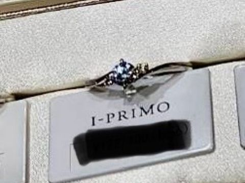 【アイプリモ(I-PRIMO)の口コミ】 ダイヤモンドはワンポイントで、派手すぎないデザインが良いなと思ってい…