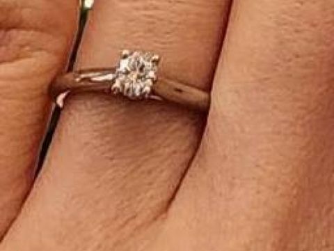 【カルティエ(Cartier)の口コミ】 ダイヤモンドに存在感があり、暗闇でもキラキラと輝いて見える。
そのほか…