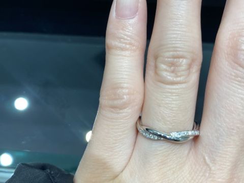 【ラザール ダイヤモンド(LAZARE DIAMOND)の口コミ】 他にはないデザインを探していて、真っ先に目についた指輪のデザインでし…