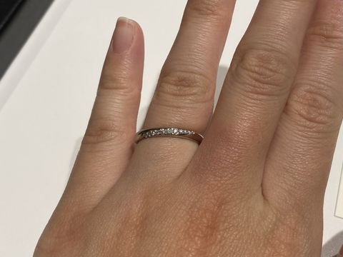 【ラザール ダイヤモンド(LAZARE DIAMOND)の口コミ】 着け心地がとても良く、引っかかる感じがないです。
また、ダイヤがたくさ…