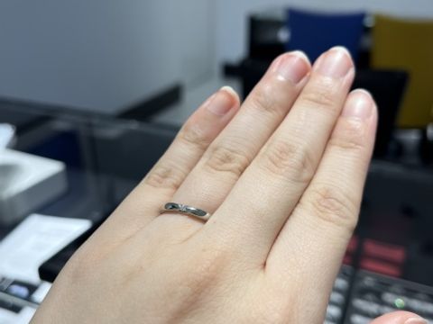 【エクセルコダイヤモンド(EXELCO DIAMOND)の口コミ】 ダイヤが１つシンプルなデザインであるが、リングにもデザインがありって…