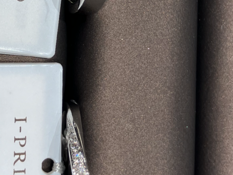 【アイプリモ(I-PRIMO)の口コミ】 シンプルだがダイヤモンドがラインで入っていて、綺麗です。指が長く見え…