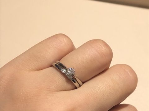 【俄(にわか)の口コミ】 婚約指輪と結婚指輪を重ね付けしたかったので同じブランドで探していまし…