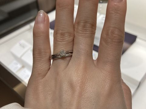 【俄(にわか)の口コミ】 元々シンプルなデザインで探していたところ、花雪をお薦めされました。
爪…