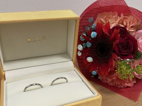 【ケイウノ ブライダル(K.UNO BRIDAL)の口コミ】 シンプルなデザインで、仕事中も着用できるものを選びました。
シンプル〜…