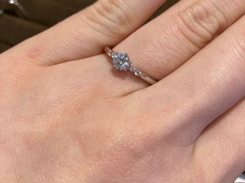 【BIJOUPIKO(ビジュピコ)の口コミ】 お花のモチーフ、花言葉が入っている婚約指輪が良いな～と思い探していた…