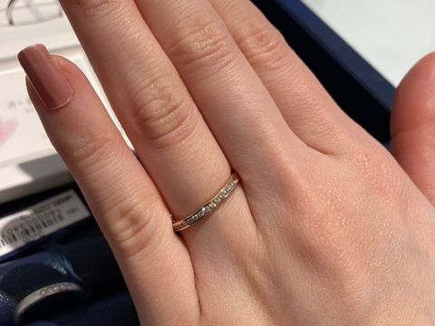 【ROYAL ASSCHER(ロイヤル・アッシャー)の口コミ】 結婚指輪はエタニティが絶対良いと思っていたので、エタニティに絞って探…