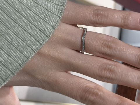 【カルティエ(Cartier)の口コミ】 デザインや付け心地、将来を考えてサイズの直しができるか、アフターサー…