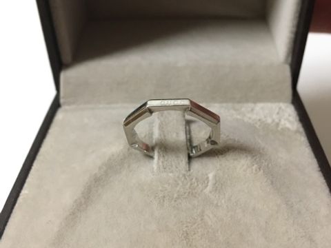 【グッチ(GUCCI)の口コミ】 指輪の形が８角形で、他にはない個性的なデザインに惹かれて購入しました…