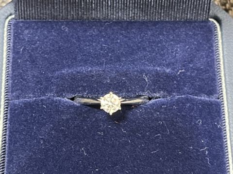 【銀座ダイヤモンドシライシの口コミ】 シンプルで王道なデザインが良かったので色々選ぶことができた。試着もた…