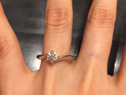 【ケイウノ ブライダル(K.UNO BRIDAL)の口コミ】 2017年3月末までしている婚約指輪と結婚指輪の3本で35万円のセット対象の…