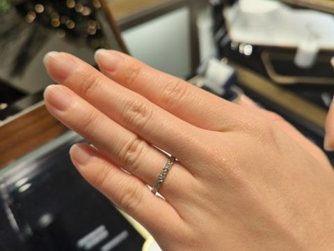 【ショーメ(CHAUMET)の口コミ】 ショーメ独特のねじれたデザインで、唯一無二な印象を受ける指輪だったの…