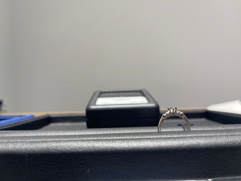 【ラザール ダイヤモンド(LAZARE DIAMOND)の口コミ】 指輪のデザインはとても豪華で上品なタイプになります。派手につけたい人…