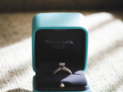 【ティファニー(Tiffany & Co.)の口コミ】 デザインがシンプルです。毎日重ね付けで使用しておりますが、華やかさを…