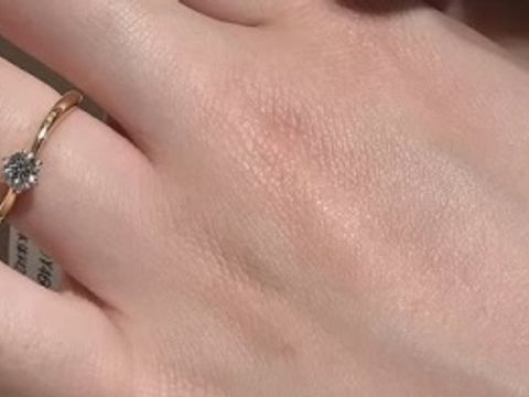 【和光ブライダルブティックギンザの口コミ】 【指輪のデザイン】
ごくシンプルで、細身です。
すごく、華奢な感じで、…