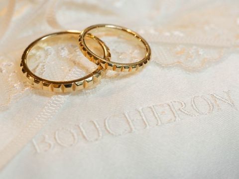 【ブシュロン(BOUCHERON)の口コミ】 パリの石畳が表現されている特有のカットが珍しいデザインで存在感があり…