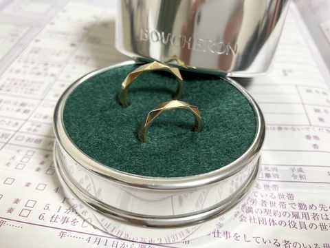 【ブシュロン(BOUCHERON)の口コミ】 ①抽象的でおしゃれなデザインが好きな夫が毎日つけてくれるもの②毎日つけ…