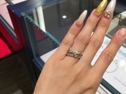 【銀座ダイヤモンドシライシの口コミ】 結婚指輪一本でもしっかりと存在感を感じる太さがあります。
太いけれども…