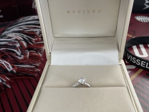 【宝寿堂(ほうじゅどう)の口コミ】 ウェーブラインが綺麗で彼女の細い指にもとてもマッチするデザインでダイ…