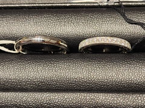 【エクセルコダイヤモンド(EXELCO DIAMOND)の口コミ】 夫はシンプルな中に少しだけデザインのある結婚指輪を選び、私はエタニテ…