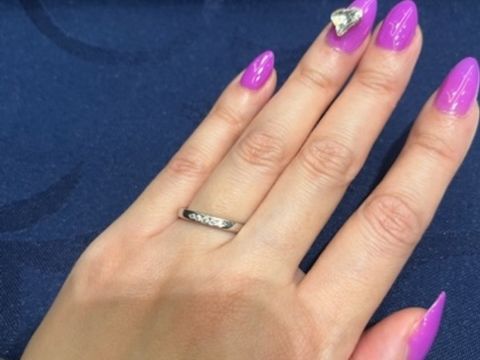 【エクセルコダイヤモンド(EXELCO DIAMOND)の口コミ】 ダイヤモンドの輝きが綺麗で、幅が細すぎずでちょうど良いところに惹かれ…