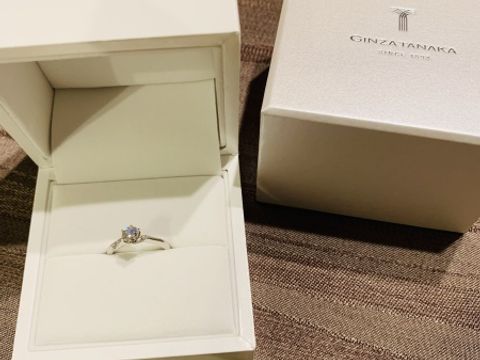 【ギンザタナカブライダル(GINZA TANAKA BRIDAL)の口コミ】 婚約指輪は大きめの一粒ダイヤモンドで、シンプルでエレガントものを探し…