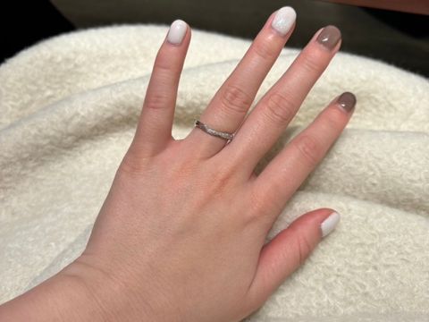 【銀座ダイヤモンドシライシの口コミ】 デザインやテイスト、種類は豊富でした。
プラチナのものしか試着は基本出…