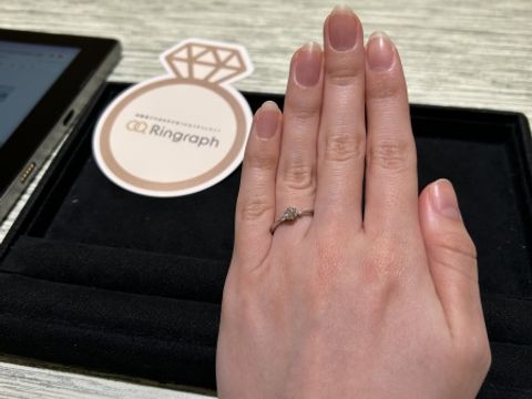 【TRECENTI(トレセンテ)の口コミ】 3つダイヤが並んだデザインで、真ん中に連れて細くなっていく形の指輪を求…