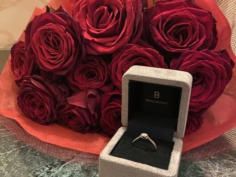 【BRILLIANCE+(ブリリアンスプラス)の口コミ】 婚約指輪でソリティアの4本爪のプリズムを贈って頂きました。流行り廃りの…