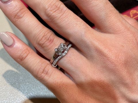 【カルティエ(Cartier)の口コミ】 リボンのような形のカルティエのバレリーナが以前より可愛いなと思ってお…