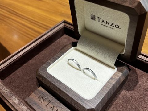 【TANZO.(鍛造指輪)の口コミ】 婚約指輪もtanzoさんでオーダーメイドして作成したので、それに合わせた結…
