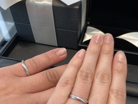 【エクセルコダイヤモンド(EXELCO DIAMOND)の口コミ】 存在感のある指輪だが、付け心地もよかった。
ダイヤの輝きもこだわりがあ…