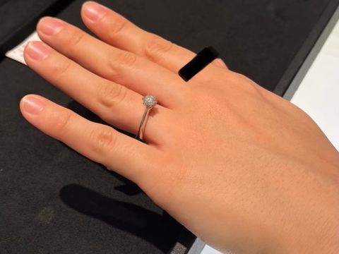 【ティファニー(Tiffany & Co.)の口コミ】 王道のデザインで惹かれました。大きな一粒ダイヤモンドがついているとて…