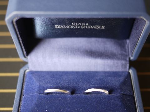 【銀座ダイヤモンドシライシの口コミ】 普段指輪を着けない彼が気にいる指輪、似合う指輪を探していました。
男性…