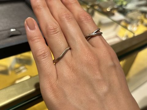 【ete(エテ)の口コミ】 指の形にそうウェーブデザインのリングを探していたため添付のリングをチ…