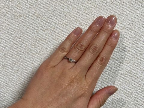【アイプリモ(I-PRIMO)の口コミ】 まわりにも石が沢山ついてますが、派手にみえず、上品なところがすきです…