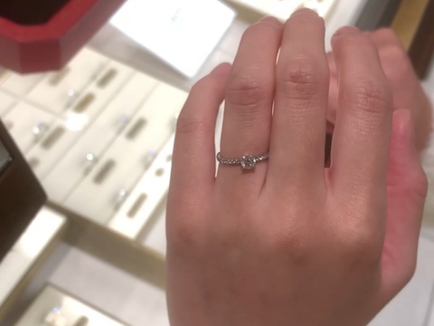 【カルティエ(Cartier)の口コミ】 シンプルではなく、キラキラしているものを探していました。たくさん石が…