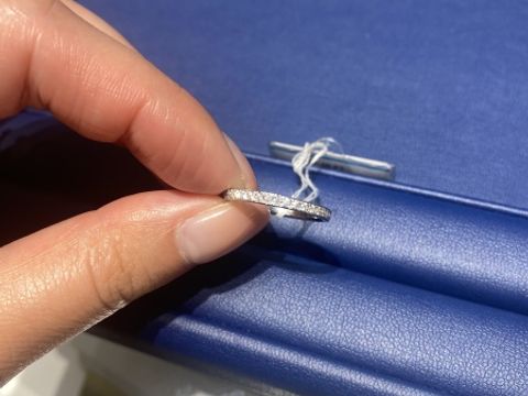 【銀座ダイヤモンドシライシの口コミ】 ダイヤが埋め込みタイプのため、日常的に着けてもダイヤが取れてしまう心…