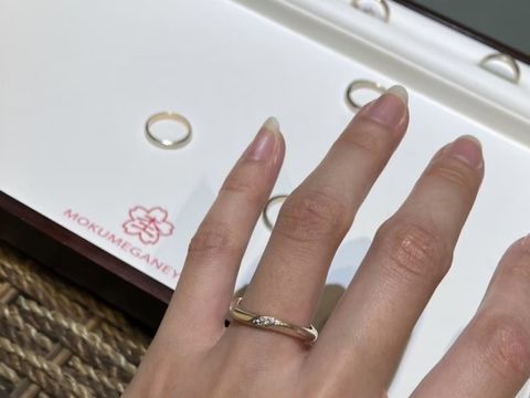 【杢目金屋(もくめがねや)の口コミ】 指輪のデザインは可愛い系のものが多く、和風な感じでした。
見る向きによ…