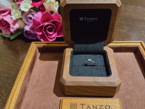 【TANZO.(鍛造指輪)の口コミ】 気に入ったダイヤを自分で選ぶことができて、実際にダイヤを顕微鏡で見る…