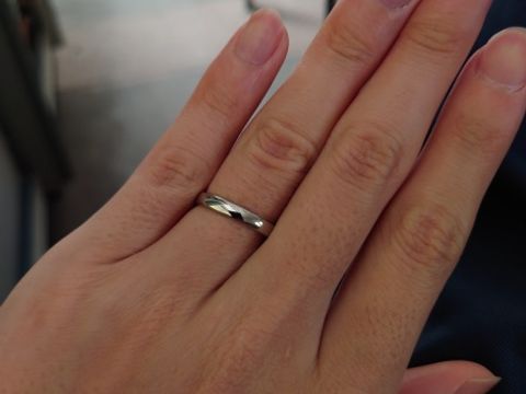 【FISCHER(フィッシャー)の口コミ】 結婚指輪のシンプルなデザインは、私たちの好みにぴったりでした。着け心…