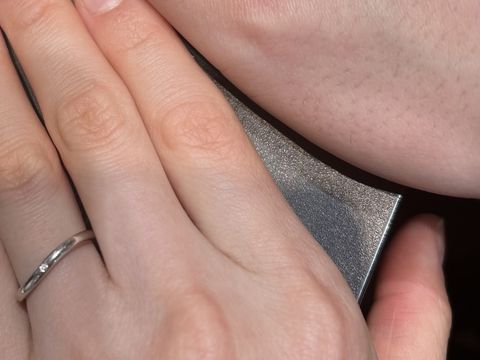 【アイプリモ(I-PRIMO)の口コミ】 
ゆるやかなウェーブの形で流れるような曲線がシンプル上品で、とても気に…